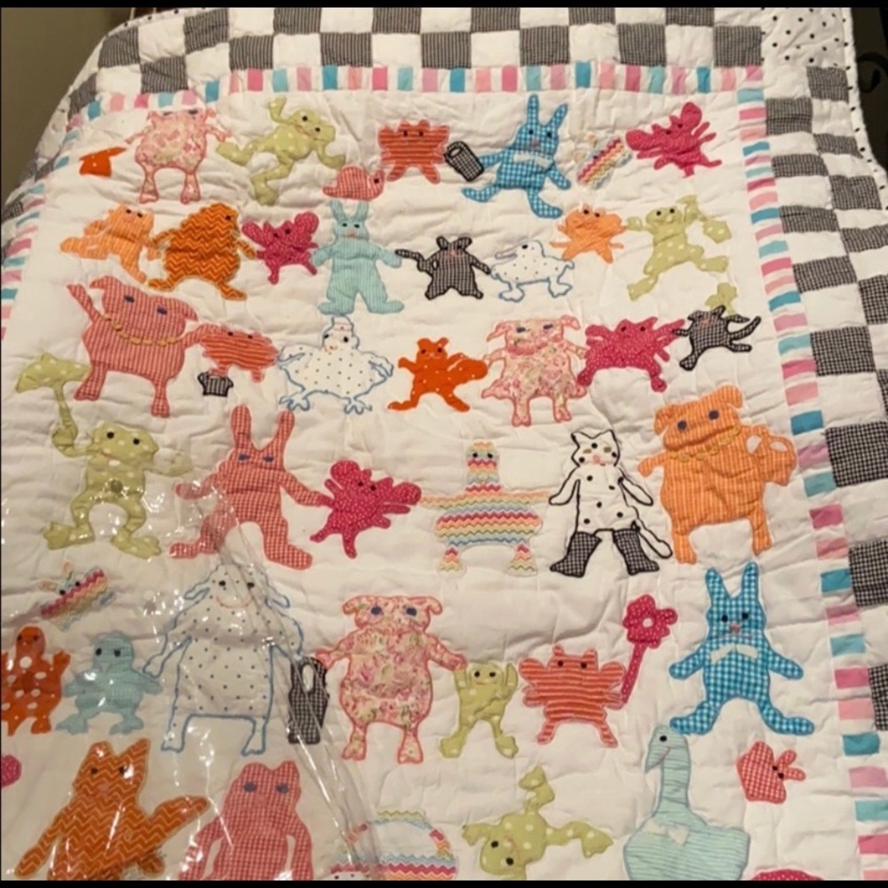 MacKenzie child animal parade quilt. Multi color